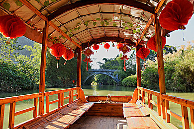 苏州粉色的晶体：霓虹园林，晶魄穿梭未来竞速诗篇-3