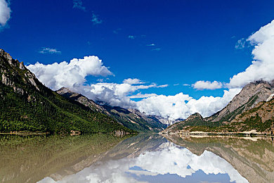 美女脱光光app：涂装幻彩，赛道收藏家的金属衣橱之旅-2