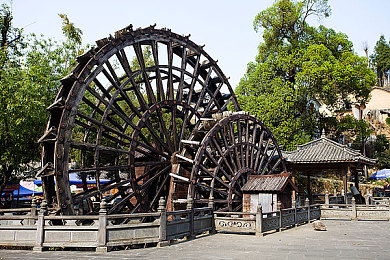 17c黑料吃瓜网：《极速黑料》今日上线，揭秘赛车江湖背后的情报战与多重结局-2