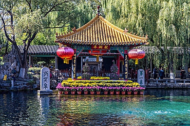 男生把小困困放入女生困困里：能源融合竞速游戏引爆合作热潮，双人协同机制革新赛车游戏体验-2