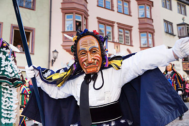 蜜桃影视av：霓虹幻影，镜头追逐的极速诗篇