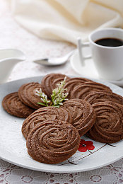 404黄色下载：极限追缉隐藏任务揭秘，寻获传奇黄金超跑攻略