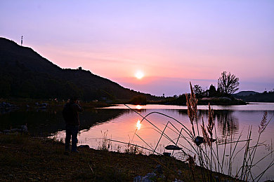 机机和机机手机免费下载版2025：未来赛车新纪元，免费改装竞技手游2025年颠覆登场-2