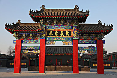 陈冠希与阿娇：光影迷踪，双面舆论的无声证言-2