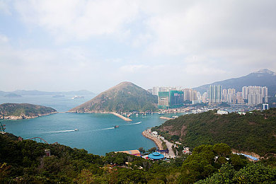 黄片十大软件：疾速飞驰，黄金座驾引领赛道美学新潮-3