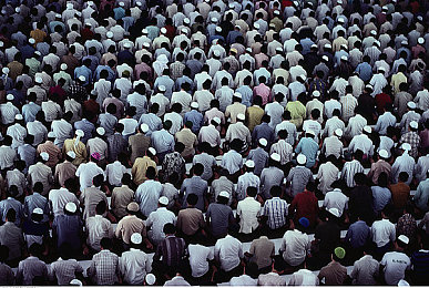 男人和女人打扑克牌差差差：竞速与策略交织，打造你的王牌卡组，征服赛道-3