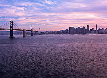 女生插软件：代码与引擎的共舞，她改写赛道法则-2