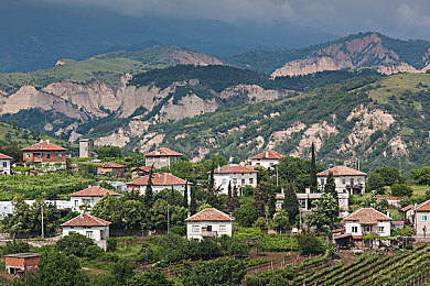 麻豆天美视频：极速星轨，虚拟搭档与霓虹赛道的共舞诗篇-2