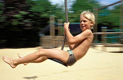 流氓软件下载：网络安全赛车新作上线，极速净化数字赛道挑战恶意程序