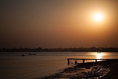 前入式动态图：极速视野，沉浸驾驶舱内的心跳共鸣