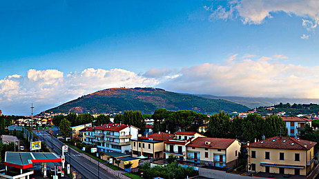 黄色软件下载免费OPPO：霓虹都市新彩蛋，完成挑战即可领取限定联名超跑