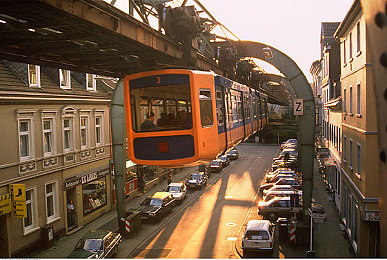 黄色软件装扮：虚拟画布上的极速美学，当改装狂潮点燃街头梦想-1