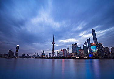 软件下载3.0.3免费版破解大全2023最新：轰鸣都市，极速涂装与午夜俱乐部的终极驾驶艺术