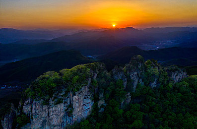 女生被男生捅软件：双人协作引爆竞速新潮流，极速狂飙独创模式获玩家热议