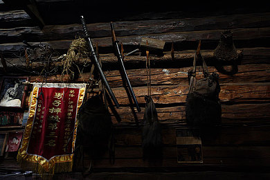 在床上打扑克：竞速卡牌新作午夜狂飙，体验改装策略与赛道狂飙的融合-2