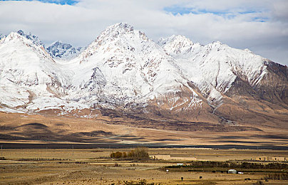 3.0.3免费oppo版下载大全:疾驰于霓虹雨夜,指尖征服街头赛道-2