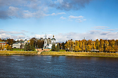 操软件：极致调校新作上线，赛车工程师的虚拟战场今日开启