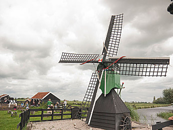 黄色软件3. 0：极限调校，在代码与赛道间驾驭虚拟猛兽-1