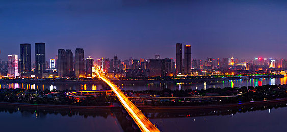 国产变态AV:霓虹光影疾驰,中国速度的感官革命-1