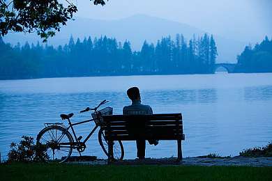 把男人的困困放在女人的困困：竞速与田园共鸣，跨界玩法打破界限新体验-3