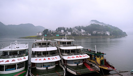 100个流氓软件：赛博朋克飙车新作明日发售，黑客攻防与街头狂飙的致命融合-2