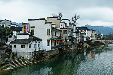 台湾娱乐网2222最新消息：极速穿梭未来都市，霓虹光影中的竞速传奇-2