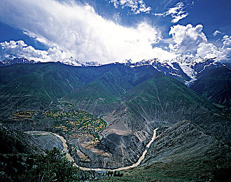 国产黄色AV：竞速新标杆，中国超跑驶入开放世界，视听改装盛宴