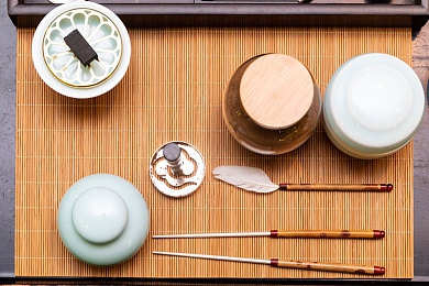 少妇xxxxxx：霓虹城夜幕下的母亲，引擎轰鸣中的家庭与梦想征程-2