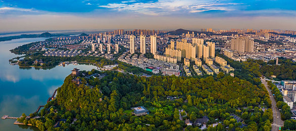 十大黄色应用:竞速新作极速黄潮发布,十大主题赛道点燃驾驶激情-3