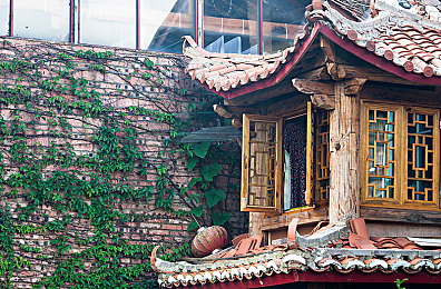 监狱奴役支配性狂虐：极速求生，改装突围，在钢铁赛道夺取最终自由