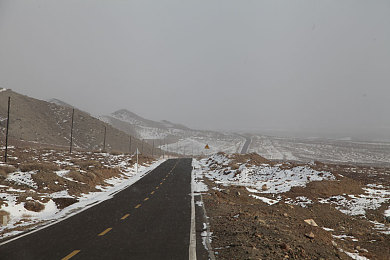 国产另类av:国内独立新作极速幻境上线,视觉叙事与硬核竞速的跨界融合-3