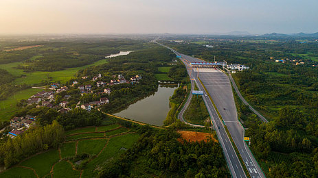 男人捅女人鸡鸡：竞速新作颠覆传统，性别反转赛道引爆策略对决-3