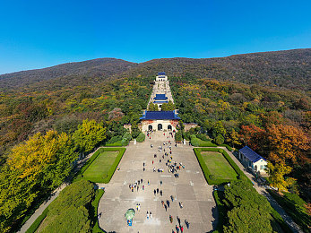 国精品一区:国产赛车新作极速风云发布,真实驾驶体验引爆虚拟赛道热潮-2
