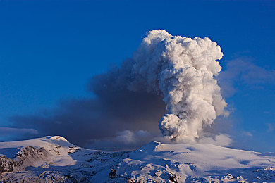 丰满的亚洲女人毛茸茸:荒野旅者角色阿雅,温暖改装与极地驾驶的完美协同-2