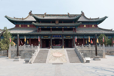 亚洲论坛一区：极速东方都市狂飙，征服传奇赛道，体验霓虹美学-2