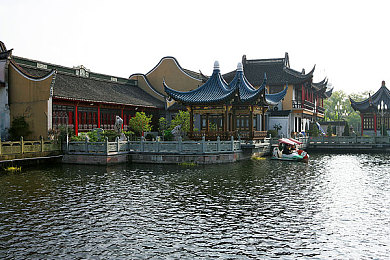 精品一卡二卡：极限卡牌赛车，用策略组合打造你的冠军车库-4