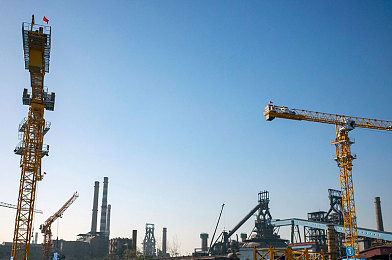 国产乱伦小视频：《极速血脉》今日上线，揭秘赛车世家荣耀背后的暗流对决-2