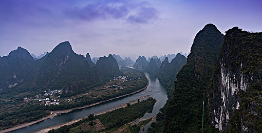 两年半色板网站：极速美学，色彩征程的漫长诗篇-2