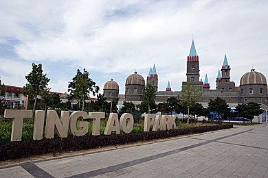 修修漫画免费登录页面在线阅读下拉：像素竞速新作今日上线，漫画叙事驱动多重赛道狂飙-3