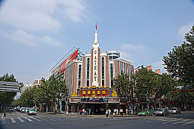 女人和公豬交1小时视频：荒野竞速狂野之旅，极限驾驶与生存挑战的融合之作-3