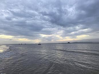 国产成人AV电影。：霓虹赛道暗夜狂飙，赛博朋克竞速新作深度体验-4