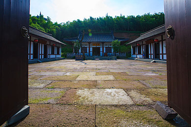 爽 躁多水 快 深点游戏：暴雨轰鸣，极致驾驭，沉浸竞速世界的真实挑战-2