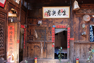 黄色软件三次:《极速骇客》评测:破解都市交通,三重入侵改写竞速规则-1