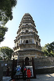 成人综合AV：极限竞速新标杆，深度改装与专业驾驶体验的硬核赛车模拟-2