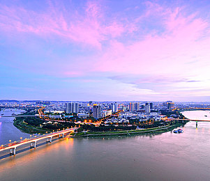 打扑克又叫又喊疼：《狂飙牌局：极速对决》今日上线，融合卡牌策略与硬核驾驶引爆新热潮-3