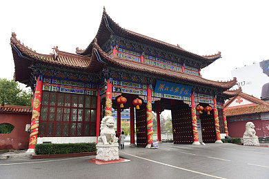 男生插女生软件。：街头争霸新战术，弯道攻防与策略博弈全解析