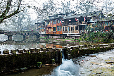 黄色高清软件：《极限竞速：地平线5》全新评测，极致画面与竞速技巧全解析-2