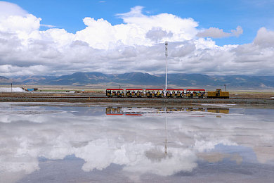 黄色链接软件：霓虹狂飙，数据隧道中的危险博弈与竞速伦理-2