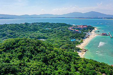 动漫吸乳妓女巨大得到：幻光都市的抉择，资源收集与道德困境的奇幻之旅-3