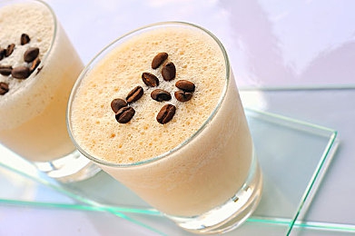 黄片十大软件：疾速飞驰，黄金座驾引领赛道美学新潮-4